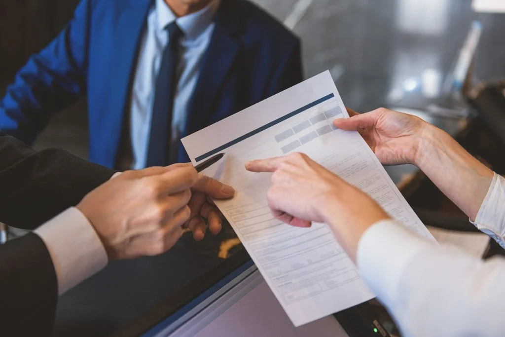 Entrepreneurs registering a business 1024x683 1
